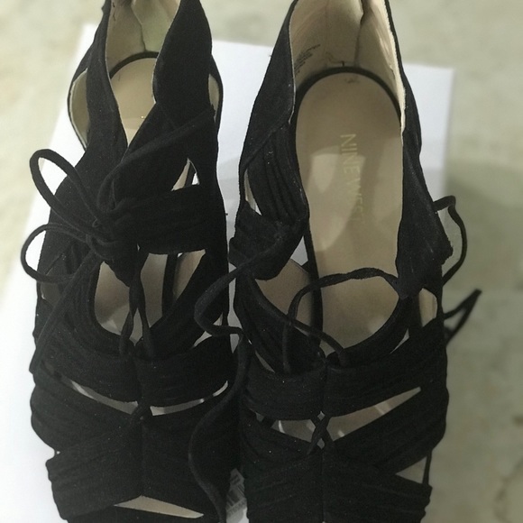 Woman’s Nine West heels - Picture 8 of 8